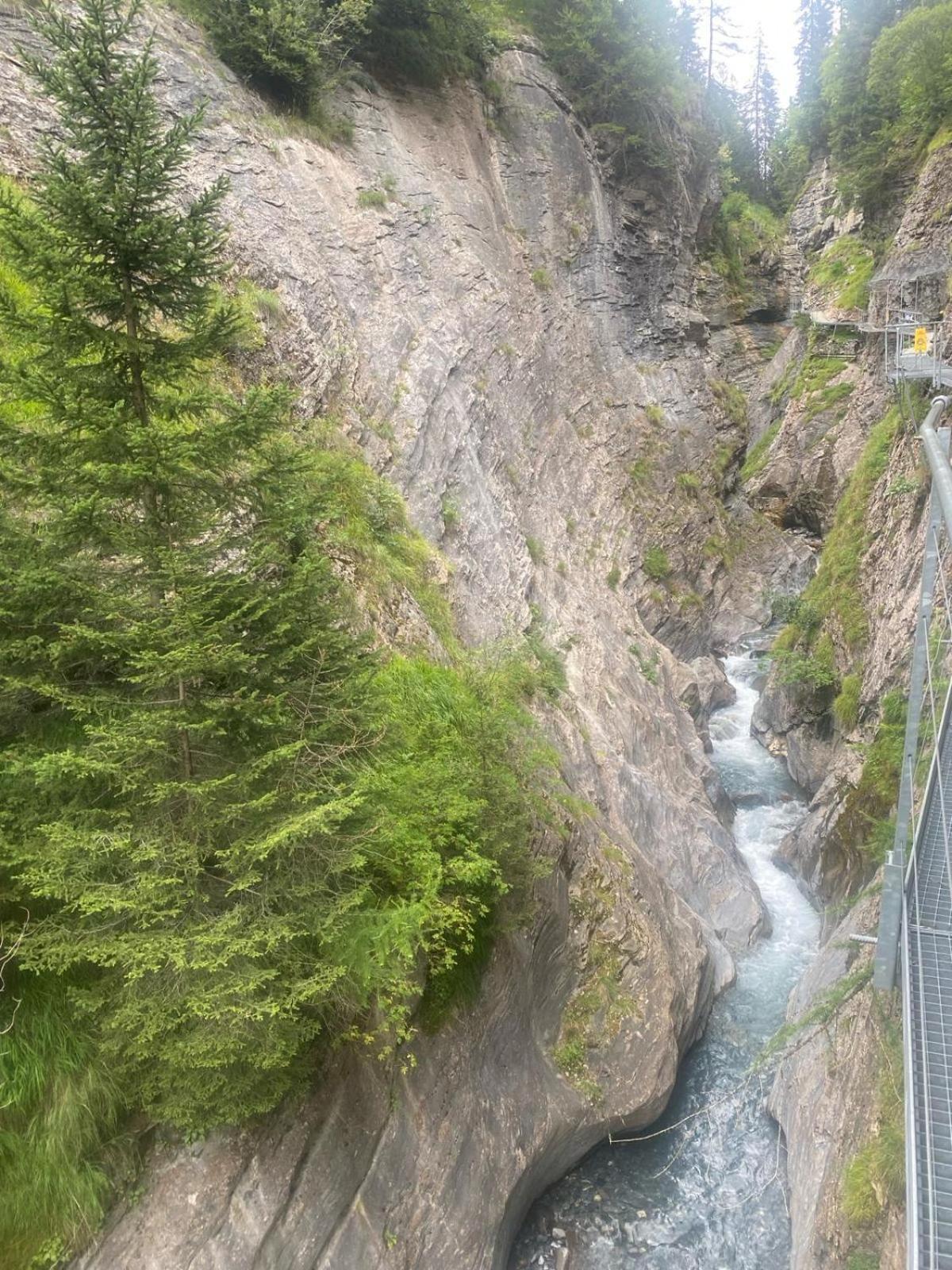 अपार्टमेंट Magnifique Avec Terrasse Spacieuse Loeche-les-bains Leukerbad